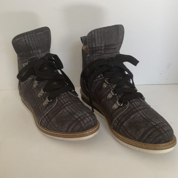 EUC Adam Tucker booties - Picture 5 of 14